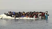إيطاليا: انتشال 11 جثة في قارب