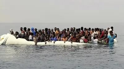 إيطاليا: انتشال 11 جثة في قارب