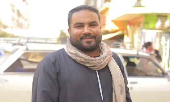 عادل أبو العدب، شخصية شعبية بين العمل الخيري والانتقادات