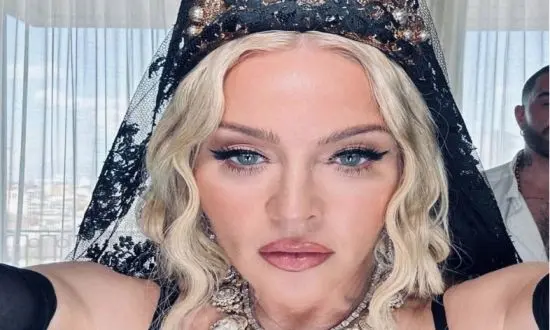 Madonna prie le Pape Francois
