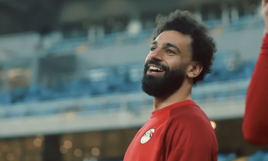 محمد صلاح ينزل بتسريحة شعر جديدة في كان 2024