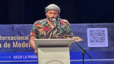 رضوان العجرودي يتألق في مهرجان العالمي للشعر