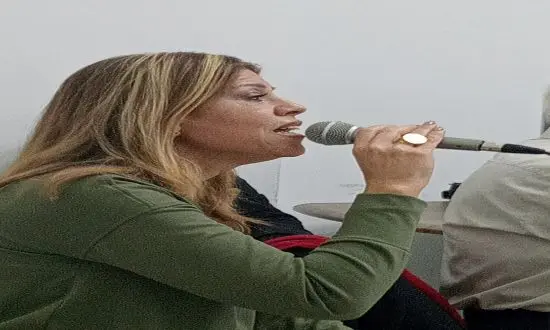 لحن يتحول إلى صلاة وصوت يهمس في القلب