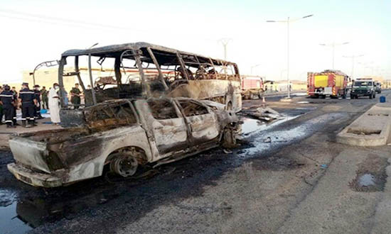 اصطدام حافلة ركاب بشاحنة خفيفة تودي بحياة 34 شخصًا في الجزائر