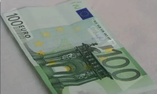 cent euro sur la table