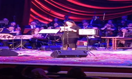 تركوا السماعة الطبية وأمسكوا المايكروفونات