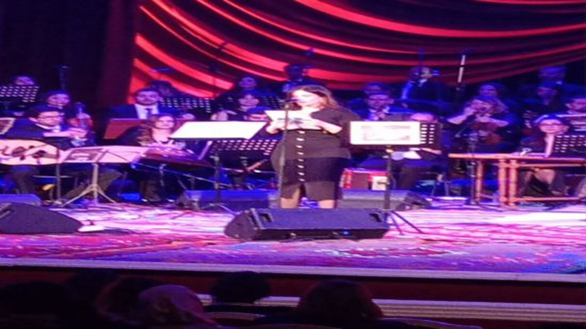 تركوا السماعة الطبية وأمسكوا المايكروفونات