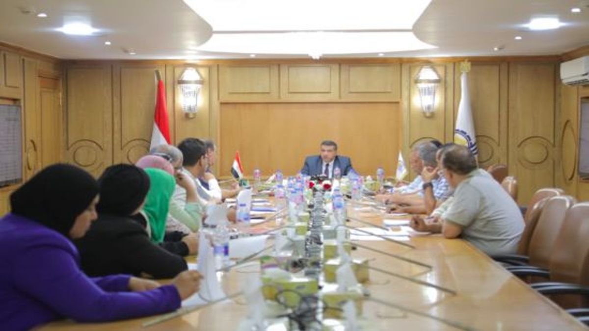 مصر: محافظ قنا يشدد على رفع كفاءة الأداء الحكومي وتطوير الخدمات