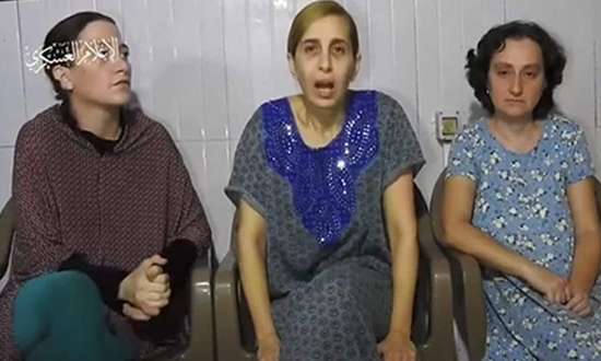ثلاث محتجزات إسرائيليات في غزة توجه رسالة إلى بنيامين نتنياهو