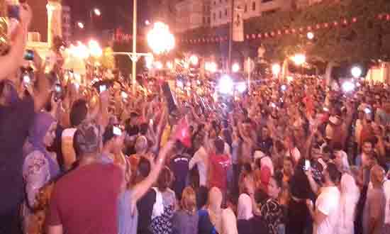 احتفالات في شوارع كل مدن تونس بعد الاعلان عن نتائج التصويت