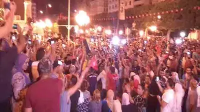 احتفالات في شوارع كل مدن تونس بعد الاعلان عن نتائج التصويت