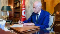 تونس: تجميد أعمال البرلمان وإعفاء رئيس الحكومة