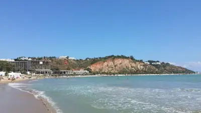 شاطئ قرطاج أميلكار تحت الضغط