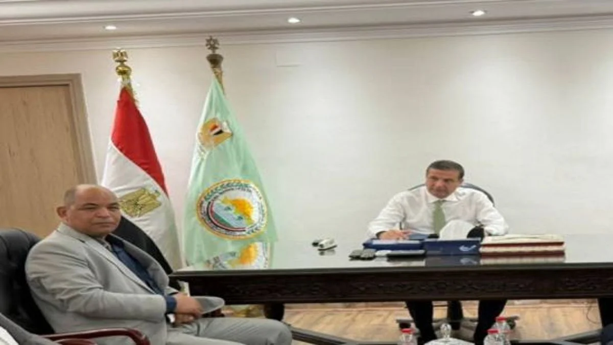 وزير الزراعة المصرية يتابع عن قرب معاناة الفلاح في قنا