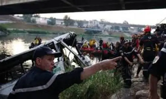un bus tombe depuis un pont en Algerie
